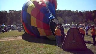 preview picture of video 'Hot Air Balloon Collapses!'