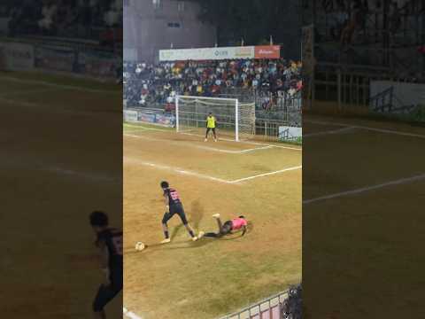 Guys, is this a foul?🙄