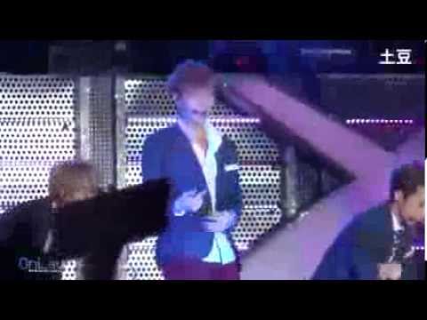 [ONLAY] 131019 SMTOWN in Beijing EXO Growl (LAY focus)