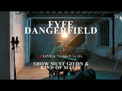 Fyfe Dangerfield performs Show Must Go On+Kind of Magic live at The state51 Factory