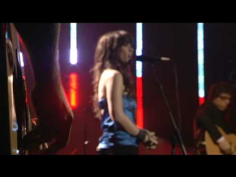 Alanis Morissette - Subterranean Homesick Blues and Blowin' In The Wind (Bob Dylan covers)