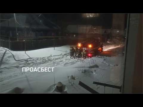 Автоцистерна мчалась на пожар и застряла в снежной засаде. Real video