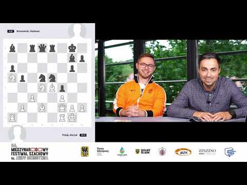 Nasz trener FM Mateusz Bronowicki w studio komentatorskim - Festiwal Szachowy Polanica Zdrój 2020r.