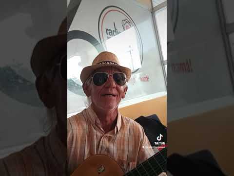 Eduardo de Panamá. locutor histórico que presentó  a Celia Cruz en su visita a Panamá