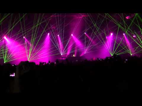 ASOT 550 Den Bosch - Armin Van Buuren | W&W - Invasion (Club Mix)