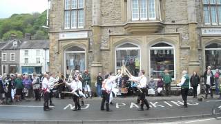 preview picture of video 'Cardiff Morris dance Ty Coch Caerdydd in Settle Market Place, 24th May 2014.'