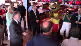 Executive Kittleman Cuts Ribbon on Glory Days Grill