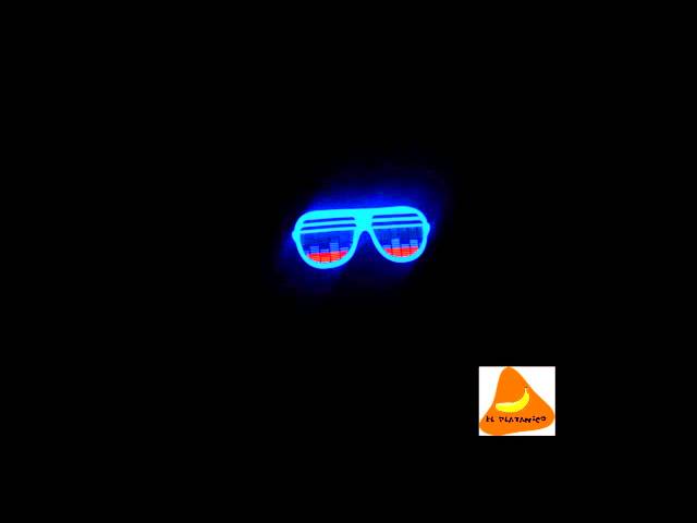 Vídeo relacionado con Cuasting Camiseta LED activada por sonido de los hombres con luz intermitente del ecualizador de de manga corta llevada camiseta XXXL, Negro, M