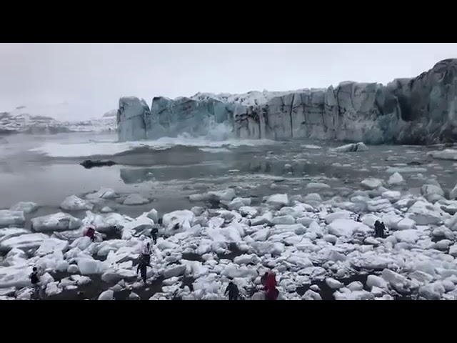 Туристов чуть не 