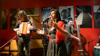 Golosa La Orquesta - La Vida Enloquece (Thelonious Bar)