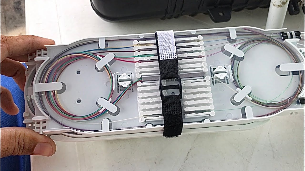 Montando CEO “caixa de emenda óptica”.