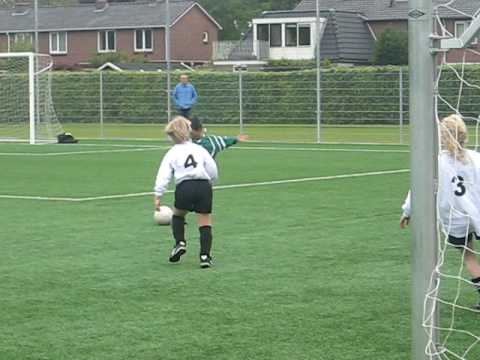 Haren F2 - Oosterparkers F1 22-05-2010 (3).AVI