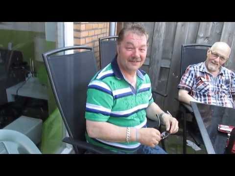 Lang leve het mooie weer, dan gooien we opa nat! :)