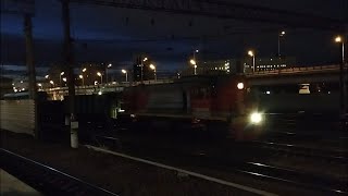 Маневровый тепловоз ТЭМ18ДМ-2100 маневрирует по станции Перово + поезд №054 Москва-Чебоксары