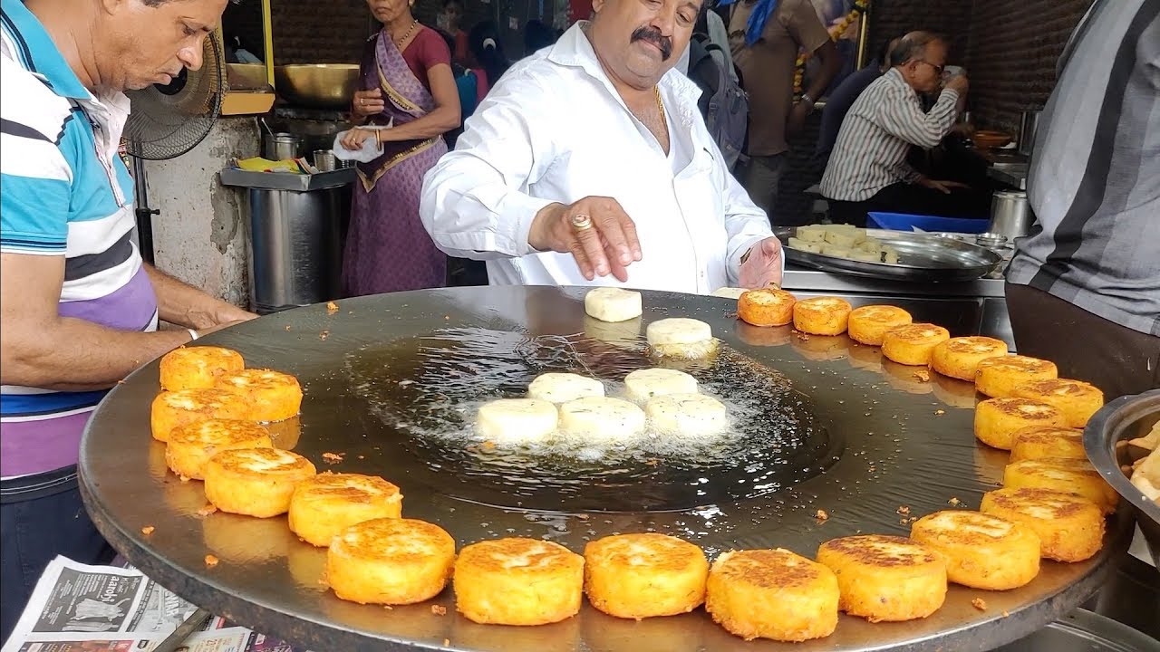 <h1 class=title>Famous Chole Patties Wala of Ulhasnagar | 60 Years Old Shop | Indian Street Food</h1>