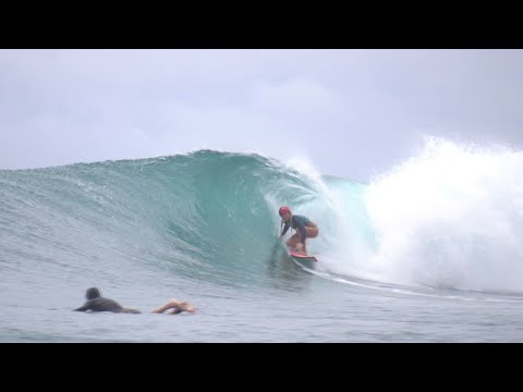 SURFING PERFECT NIAS BARRELS