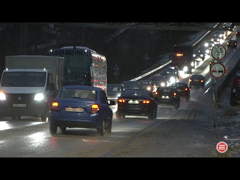 Из-за пробок в гололед на путепроводе Ревда-СУМЗ могут встать автобусы и фуры