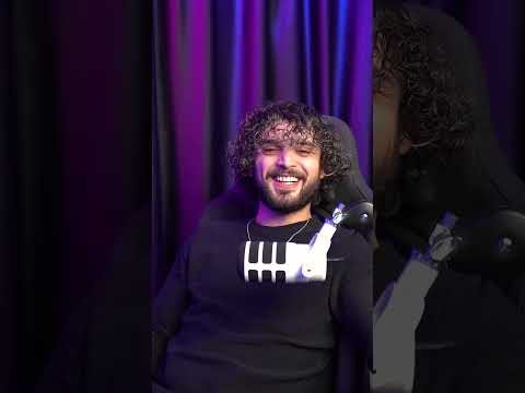 Bir adam yavru kedi kaldırma tekniği gösteriyor🤔