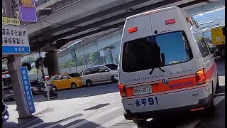 【車禍影片】停讓救護車，被後面女駕駛硬上（2023.10.18 新北市中和區中正路