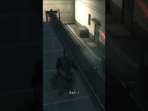Snake gets into a fight (Metal Gear Solid V: Ground Zeroes)