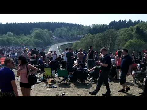 Karfreitag Nordschleife 22 04 2011 Menschenmassen am Brünchen
