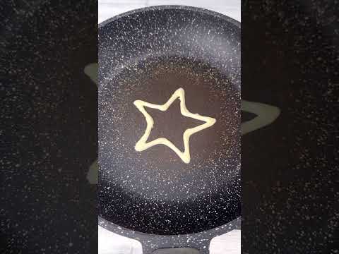 Pancake star shaped. Beautiful and easy crepes or pancakes for your special brunch #pancake #star