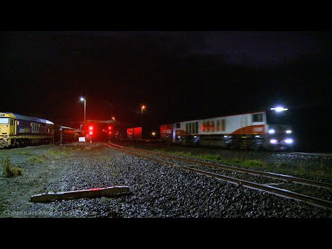 SCT 7922V Dooen Containers At Night - PoathTV Australian Trains & Railways