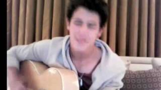 Nick Jonas Singing 7 05 on 17th June on the  Cambio live chat