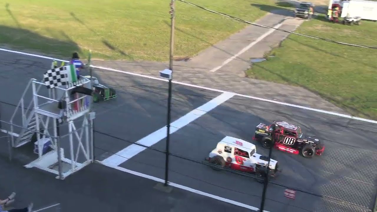 Dwarf Cars Battle It Out at Star Speedway
