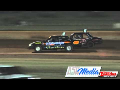 Modified Sedans: Barron, Fletcher and Baxter Battle - Kingaroy Speedway
