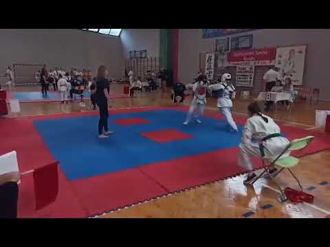 Oktawia Majkowska (biały kask) - półfinał kat. kadet +40 kg