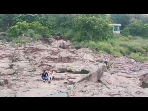 तुलसी बिरवा बाग में, सींचत भी मुरझाए।।राम भरोसे जो रहे वो पर्वत भी लहराए।।🙏🏞️🌦️🌺🌦️🏞️🙏