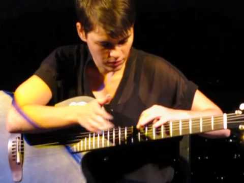 1/16 Kaki King - Bone Chaos In The Castle @ Festival delle Colline, Carmignano, Italy (09/07/2012)