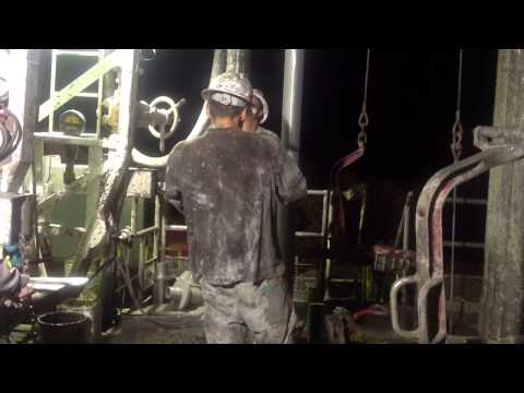 Worlds fastest roughtnecks tripping pipe back in the hole