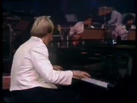 RICHARD CLAYDERMAN (Francia) "carros de fuego"