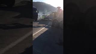 UPDATE VIDEO Trafic îngreunat la Ruși trei ore - A fost ridicat un TIR dintr-un șanț 1 video