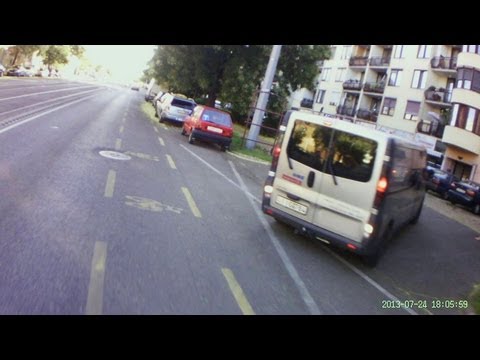 Fritzound against reversing van - Fritzound megállítja a tolató furgont