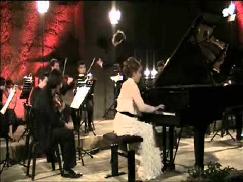 W.A. Mozart   Concerto en La majeur N°12, K.414 Mvt1 - Piano : Muriel Chemin