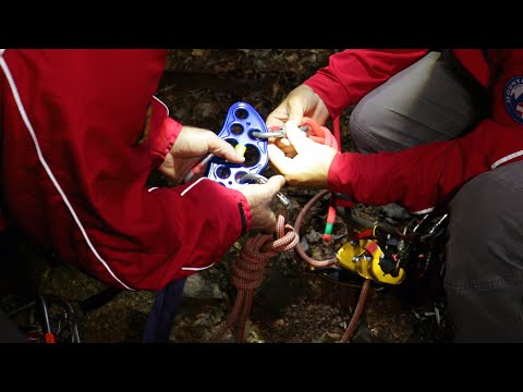How do you rescue someone on steep ground? North Dartmoor Search & Rescue Team Training #NDSART