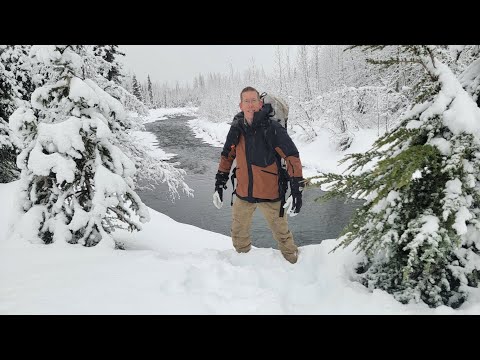 22 Miles (35 km) in a Blizzard Without a Tent - Solo Camping in Survival Shelters