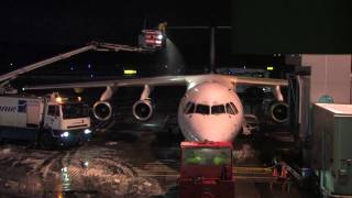 preview picture of video 'aircraft washing/de-icing at Helsinki airport'