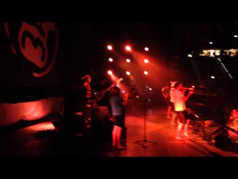 LaBrassBanda - Support für Die Toten Hosen - Bayrischer Techno (11.10.2013)