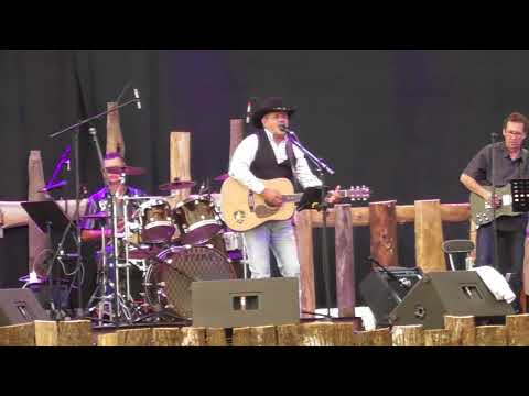 Daniel Dan   ( Ce soir fais-moi danser )