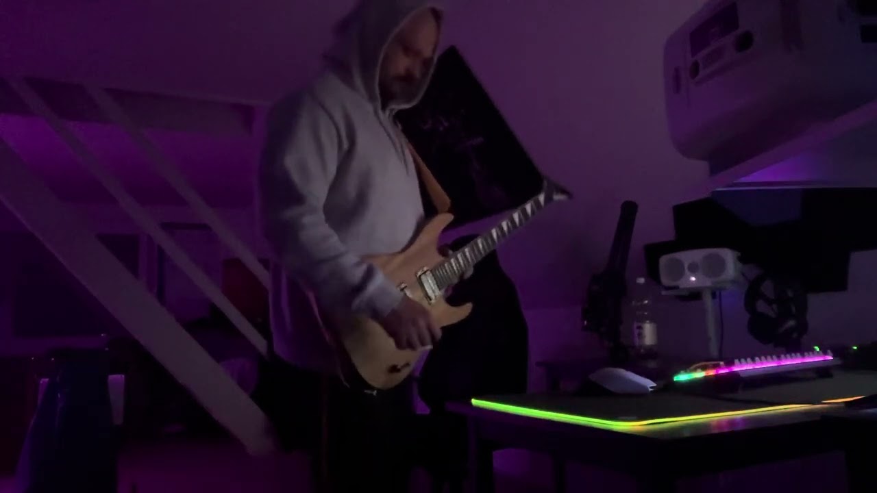 Track called „The Traveling“ listen on SoundCloud 