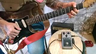 Video thumbnail for Pedal Vox Booster/Distortion Model V830 by Velhotes Analógicos Cia