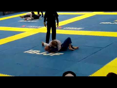 atleta Nivaldo Inácio faixa roxa  jiu jitsu