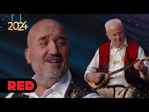 Kundrat e zeza, qorapat me vegza nga Xhemail Gllavica