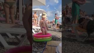 Отпуск 2017. Адлер. Сочи Танцующий ребёнок. Прикол. Дети. Танцы детей.