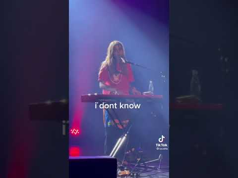 Lara91k cantando "I dont know" de DUKI