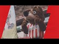 De verveling is voorbij! ? Phoxy voetbalt met leden in het Philips Stadion | AVONTUREN VAN PHOXY